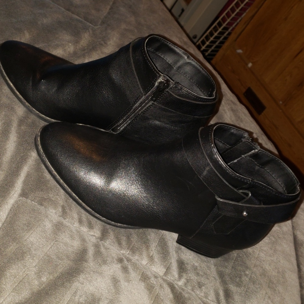 LAUREN CONRAD BLACK BOOTS